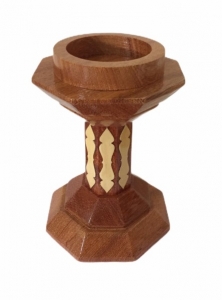 Castiçal 002 --Alt 17cm  Larg 13cm  Comp13cm